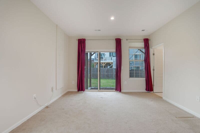 Fredericksburg House: 10100 Futbol Ct
