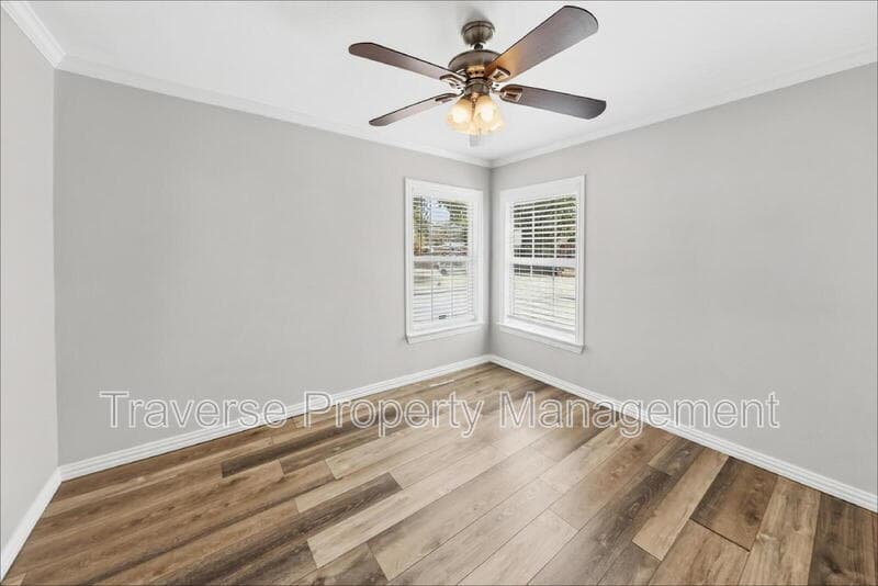 Fort Worth House: 1221 Blalock Avenue