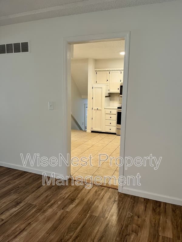 Olathe House: 1920 East 153rd Terrace