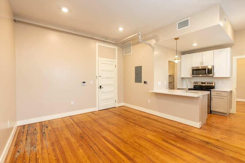 Harrisonburg Condo: 157-305 N. Main Street