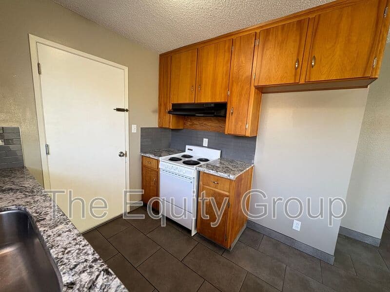 Visalia Condo: 3108 West Walnut Ave