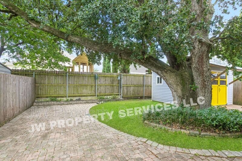 Metairie House: 3412 White St