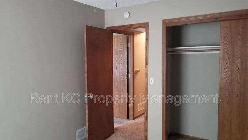 Smithville Condo: 211 W. Main Street