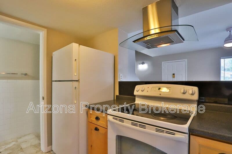 Phoenix Townhome: 851 E. Cochise Dr.