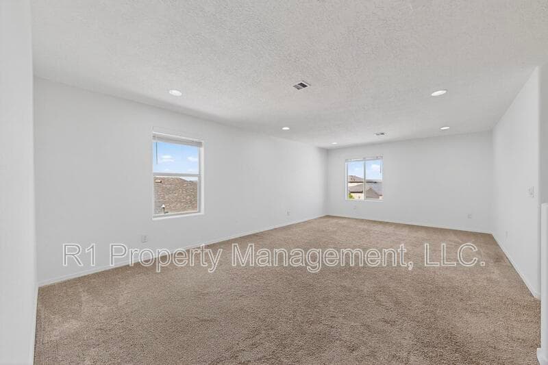 Rio Rancho House: 108 Hue Street