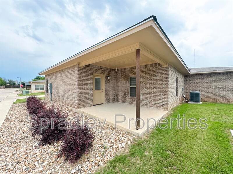 Belton Townhome: 1045B Hibiscus Dr