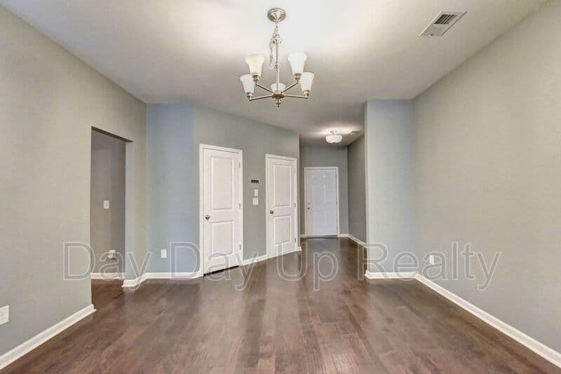 Suwanee House: 5605 Bright Cross Way