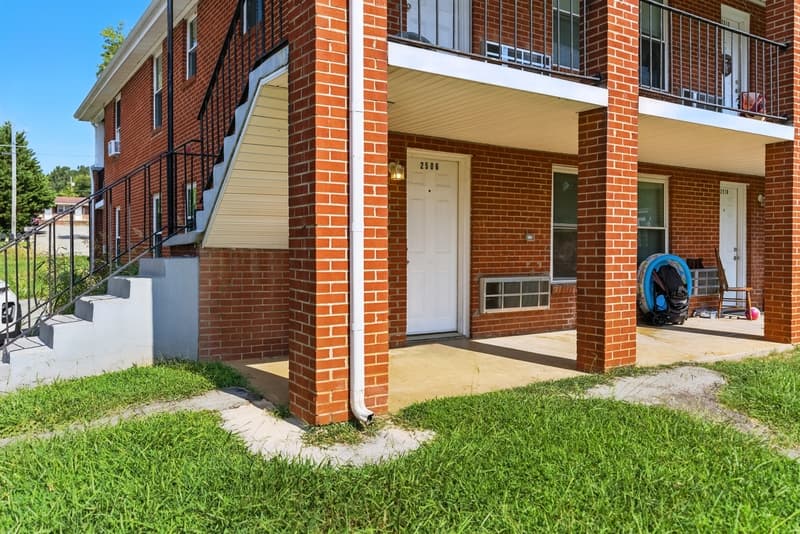 Maryville Condo: 2506 Cecelia Avenue