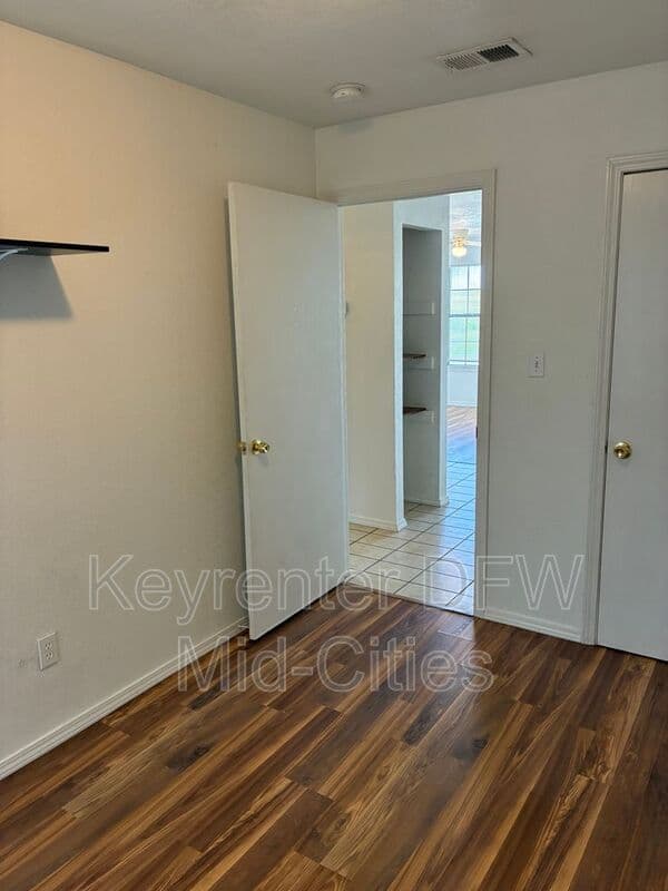 Fort Worth House: 13320 White Settlement Road
