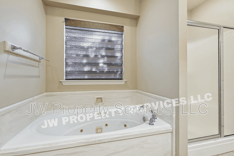 Covington House: 60 Lurline Dr