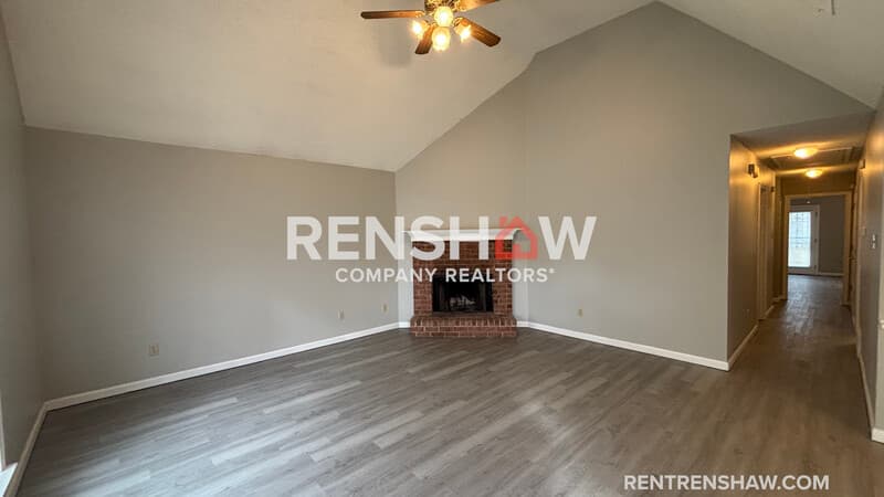 Memphis House: 4198 Meadow Valley Dr E
