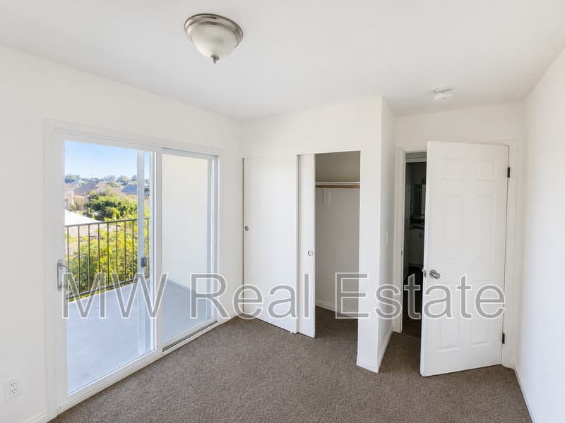 Los Angeles Condo: 238 E Venon Ave