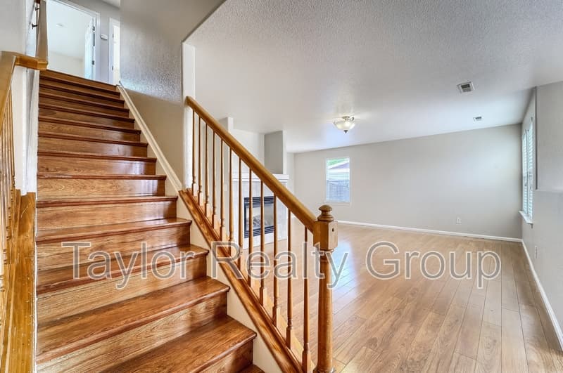 Lochbuie House: 851 Ponderosa Lane