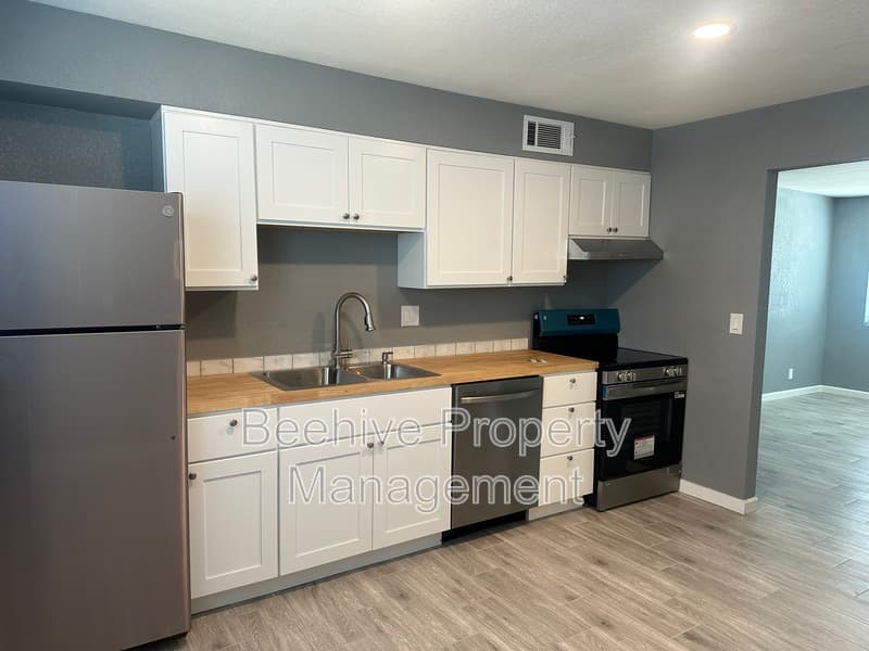 Tempe House: 1317 W 4th St