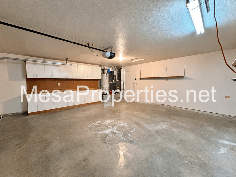 Victorville House: 13520 Oakmont Dr