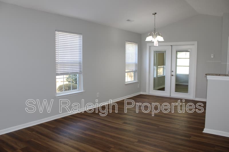 Apex House: 312 Evening Star Drive