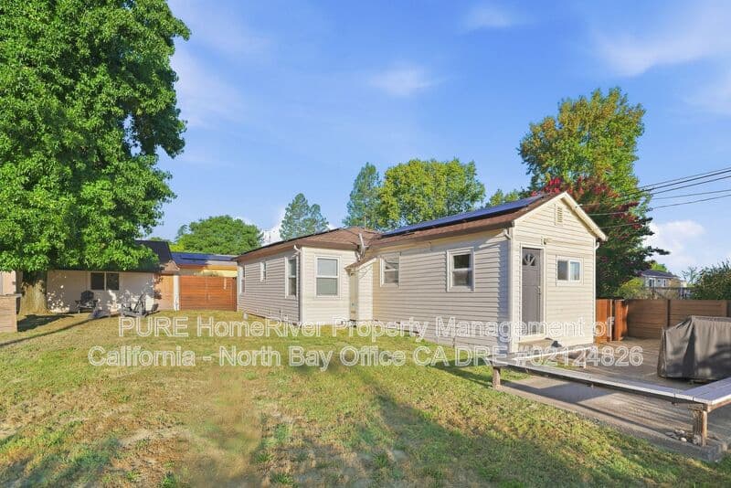 Sebastopol House: 325 Hutchins Ave