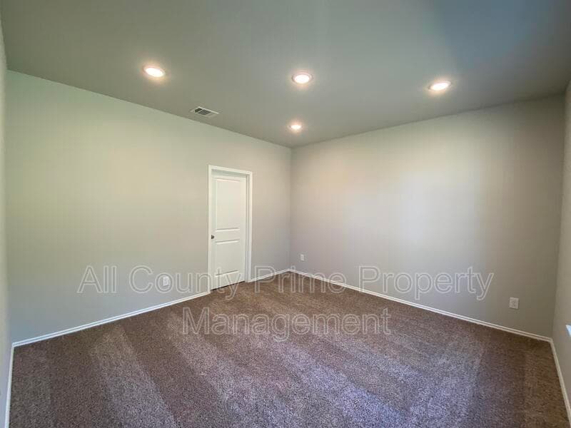 Montgomery House: 15860 Pecan Drive