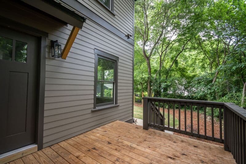 Athens House: 382 N Chase St
