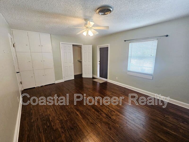 Tampa House: 7301 N 13th St