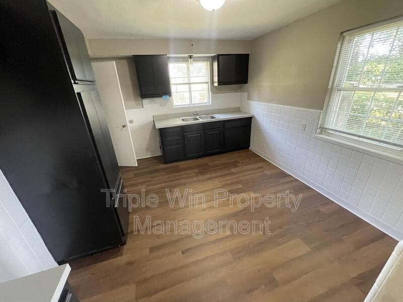 Saint Louis House: 7117 Forest Hill Dr