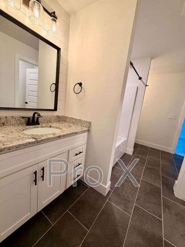 Centerton House: 1141 Red Maple St