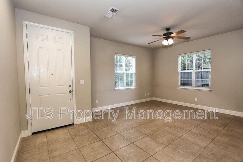 Orangevale House: 9041 Crescenda Lane