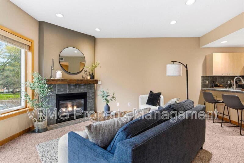 Vancouver Condo: 400 W 8th St