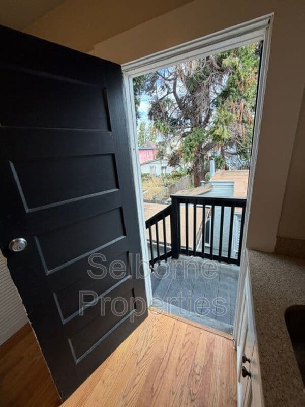 Oakland House: 546 Merrimac St