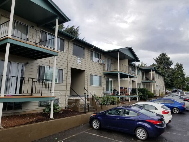 Gresham Condo: 17838 NE Multnomah Dr