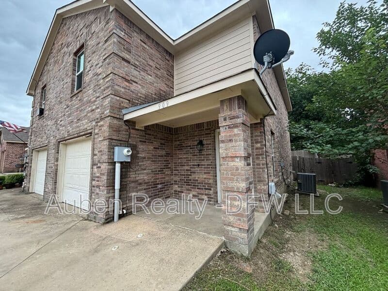 Princeton House: 909 Parkplace Ridge
