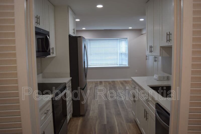 Alexandria House: 1013 N Vail St