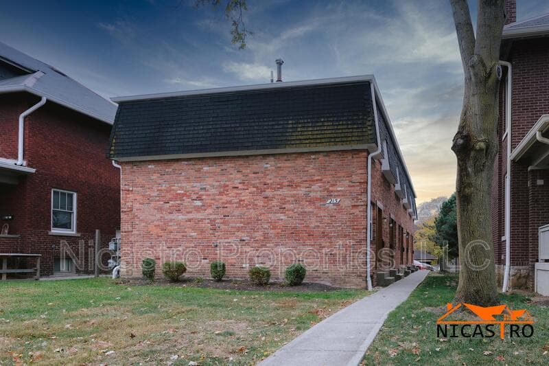 Columbus Condo: 215 East Lane Avenue - A