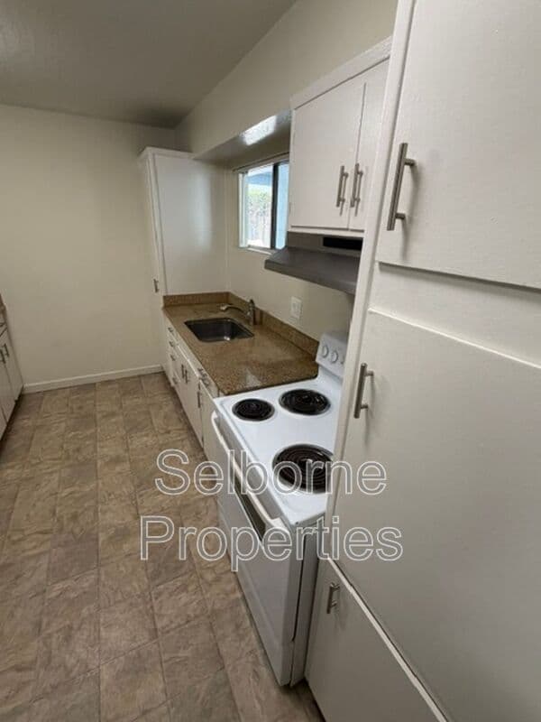 Oakland House: 407 Fairmount Ave