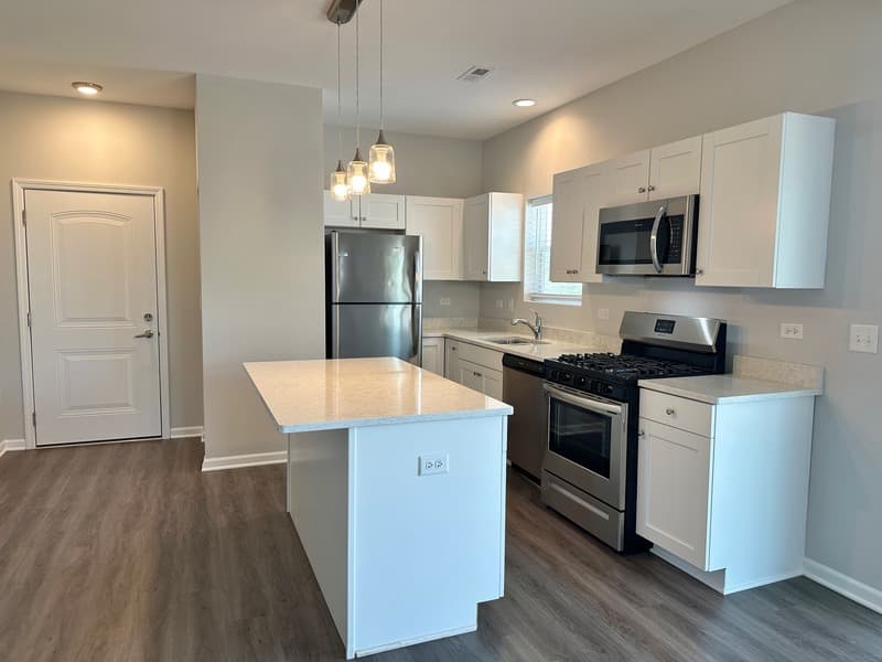 East Dundee Condo: 855 E Main St