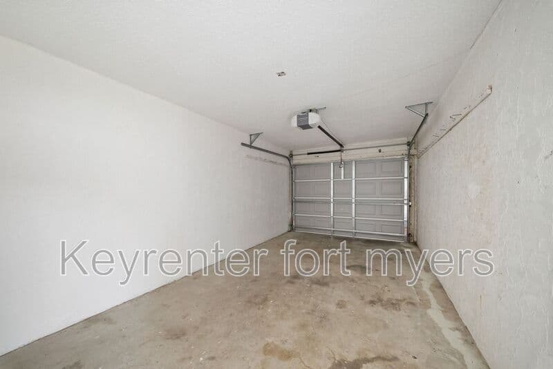 Fort Myers House: 11370 SUMMERWINDS CT
