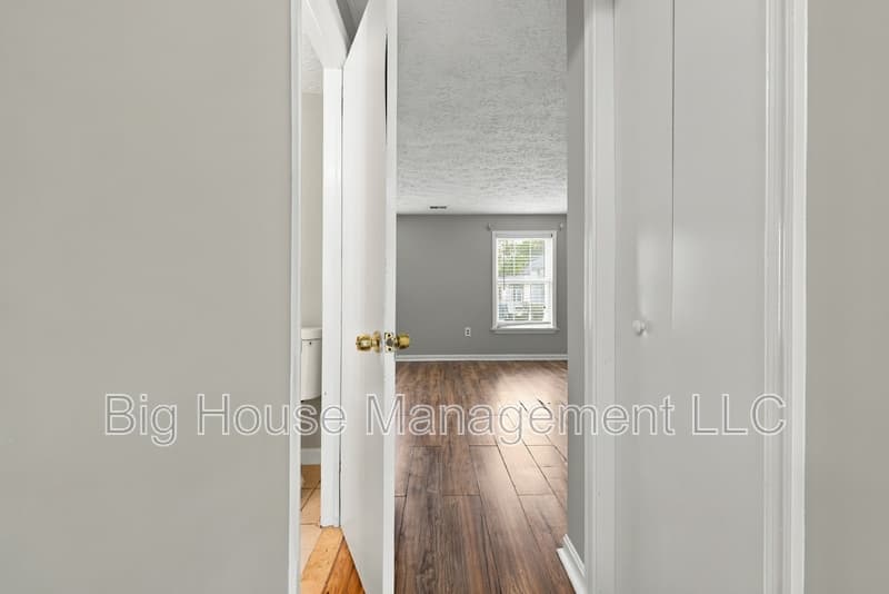 Waldorf Townhome: 1554 Pin Oak Dr