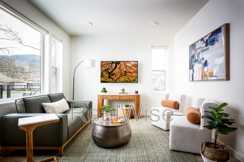 Ashland House: 1244 Quincy St