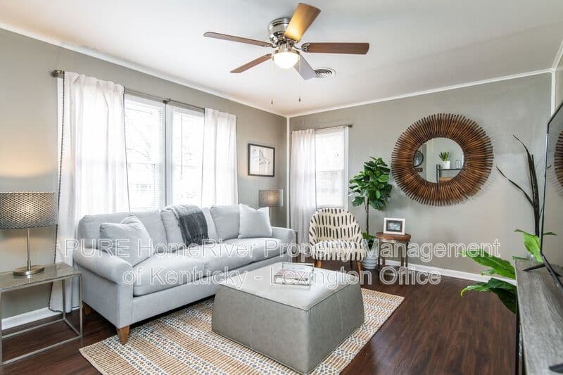 Lexington House: 317 Mockingbird Lane