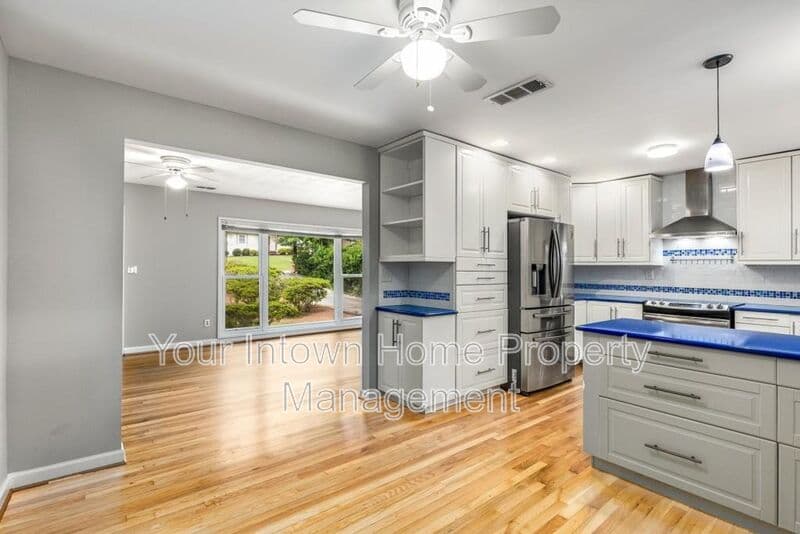Decatur House: 2959 Westbury Dr.