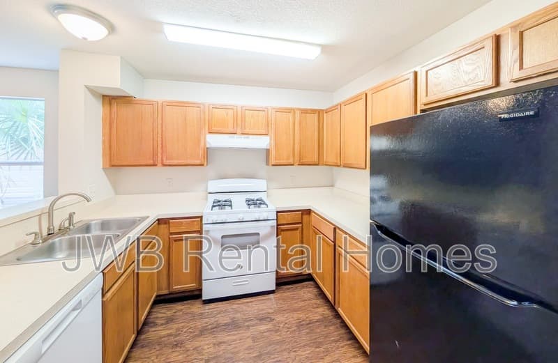 Atlantic Beach Townhome: 69 W 5th St