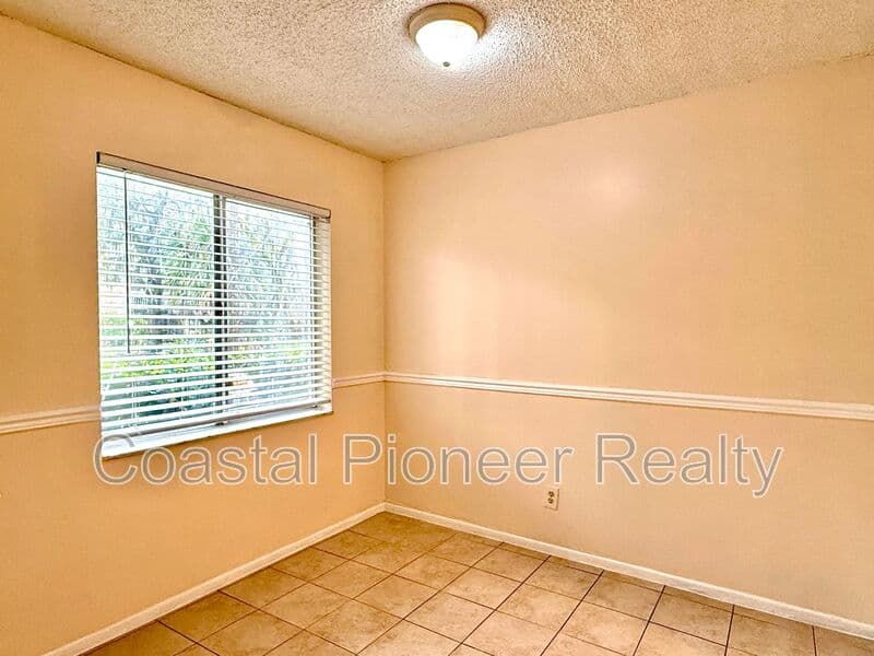 Tampa Condo: 5502 Pokeweed Ct