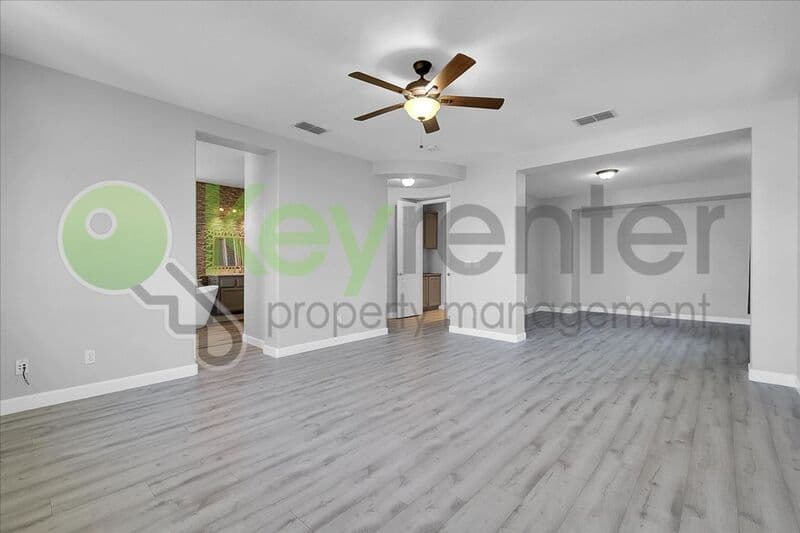 Lincoln House: 1740 Allenwood Circle