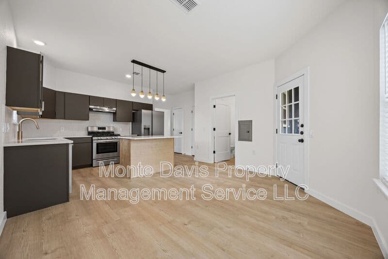 Austin Condo: 1802 Springdale Rd
