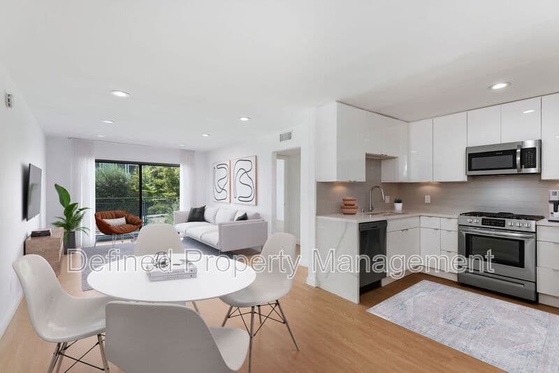 Los Angeles Condo: 1546 Bundy Drive
