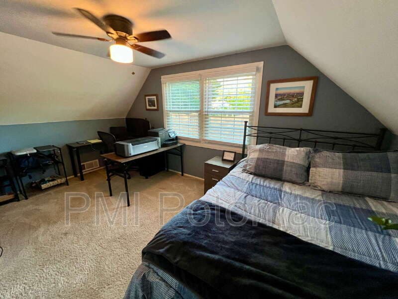 Bowie House: 12618 Kavanaugh Ln
