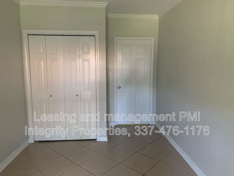Lafayette House: 308 Huval Street