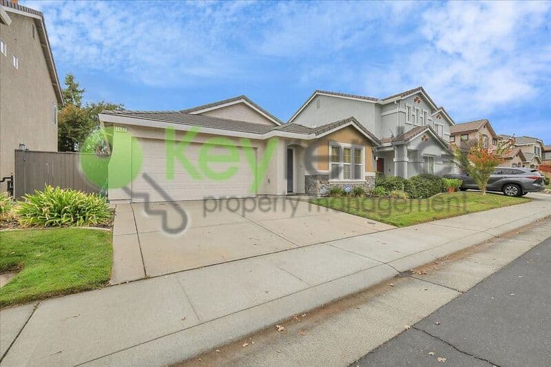 Roseville House: 1682 Loon Lake Street