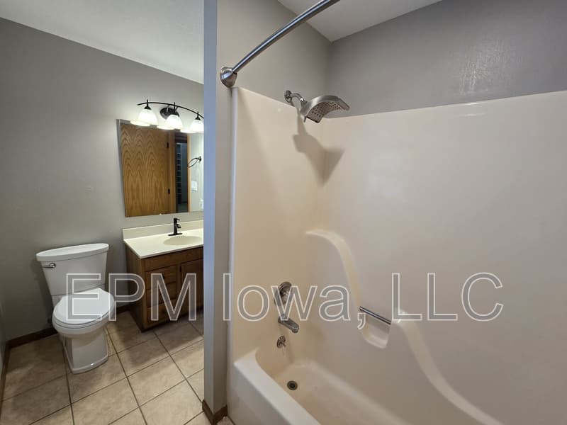 Cedar Falls House: 4710 Donald Drive