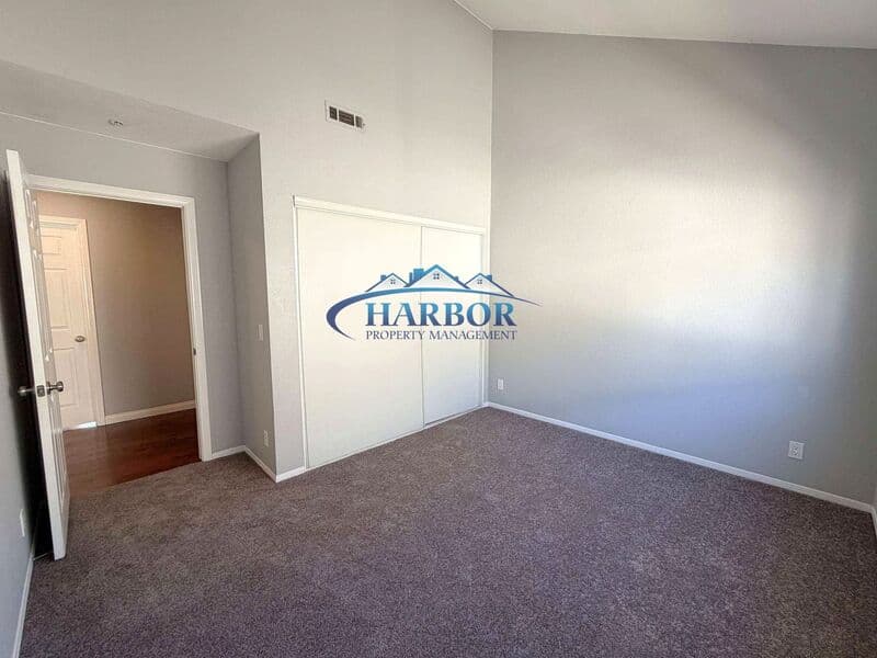 Long Beach Townhome: 533 Walnut Avenue